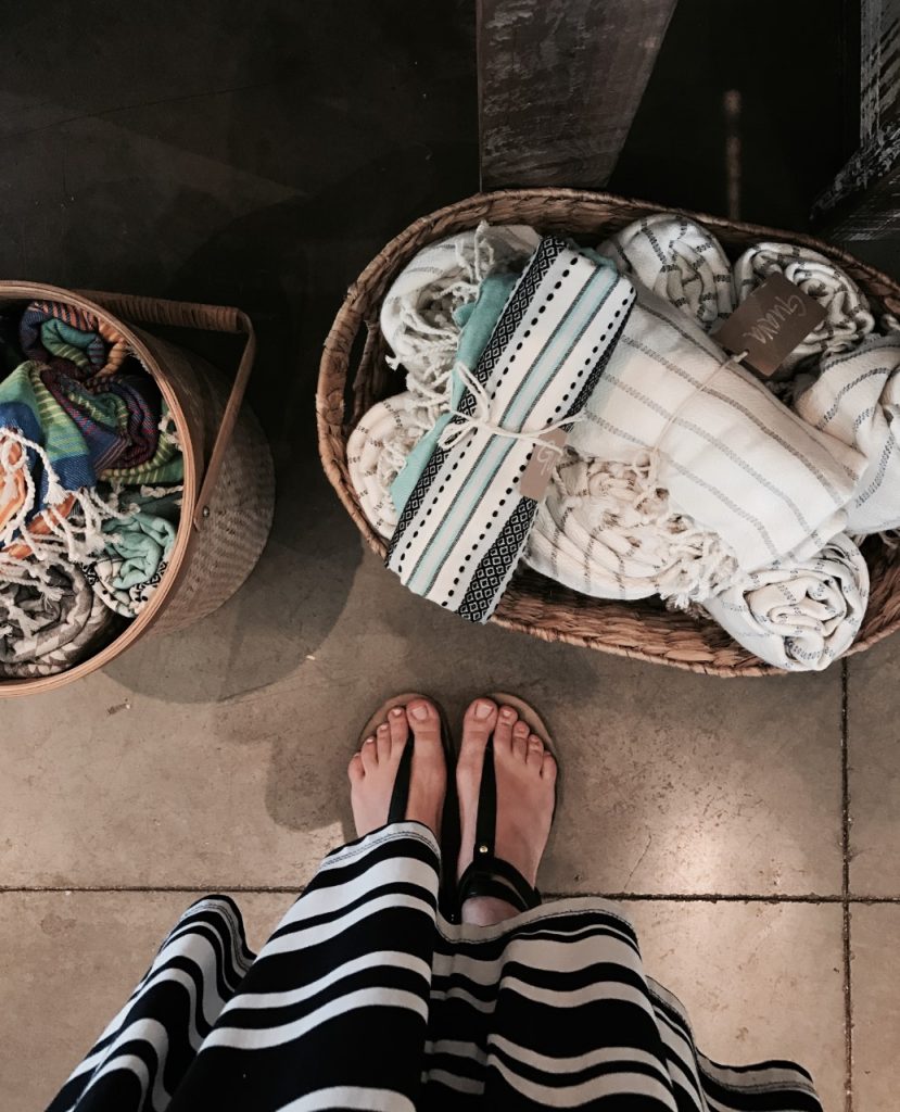 HALEIWA & KAILUA-GUAVA boutique- HAWAII- towels serviettes